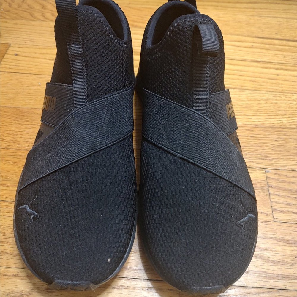 Women sneakers size 9 Puma